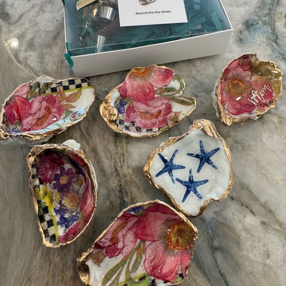 Oyster Shell White Flower Market Floral Peony Pattern Ring Dish - Picture 4 of 5